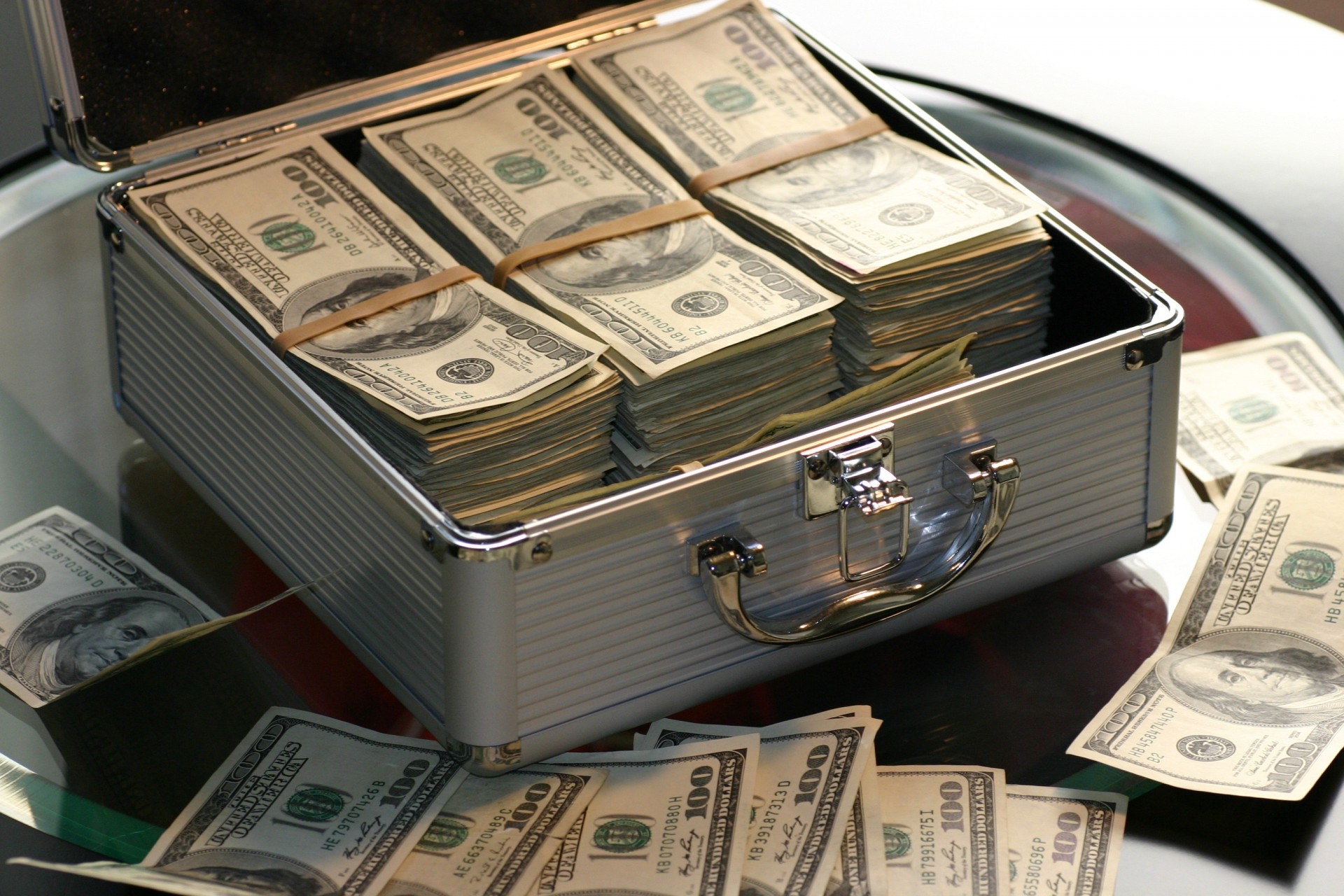 Cash is king for bank-owned properties
