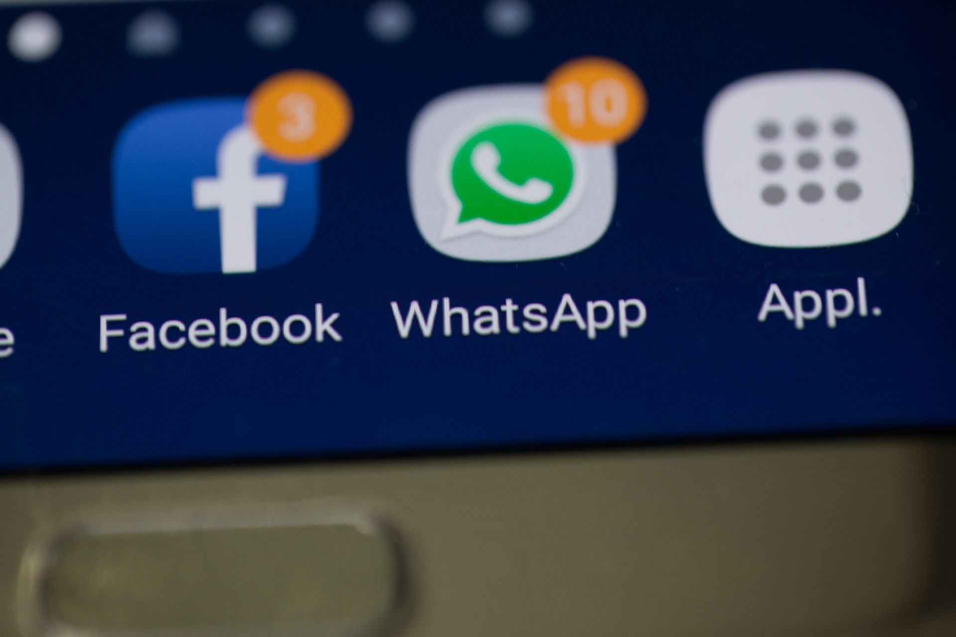 Distractions like social media kill productivity